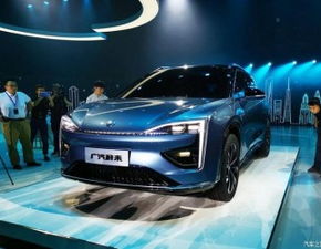 廣汽蔚來首款產(chǎn)品車機(jī)系統(tǒng)曝光 三聯(lián)屏設(shè)計(jì)驚艷，硬件實(shí)力搶鏡蔚派國際